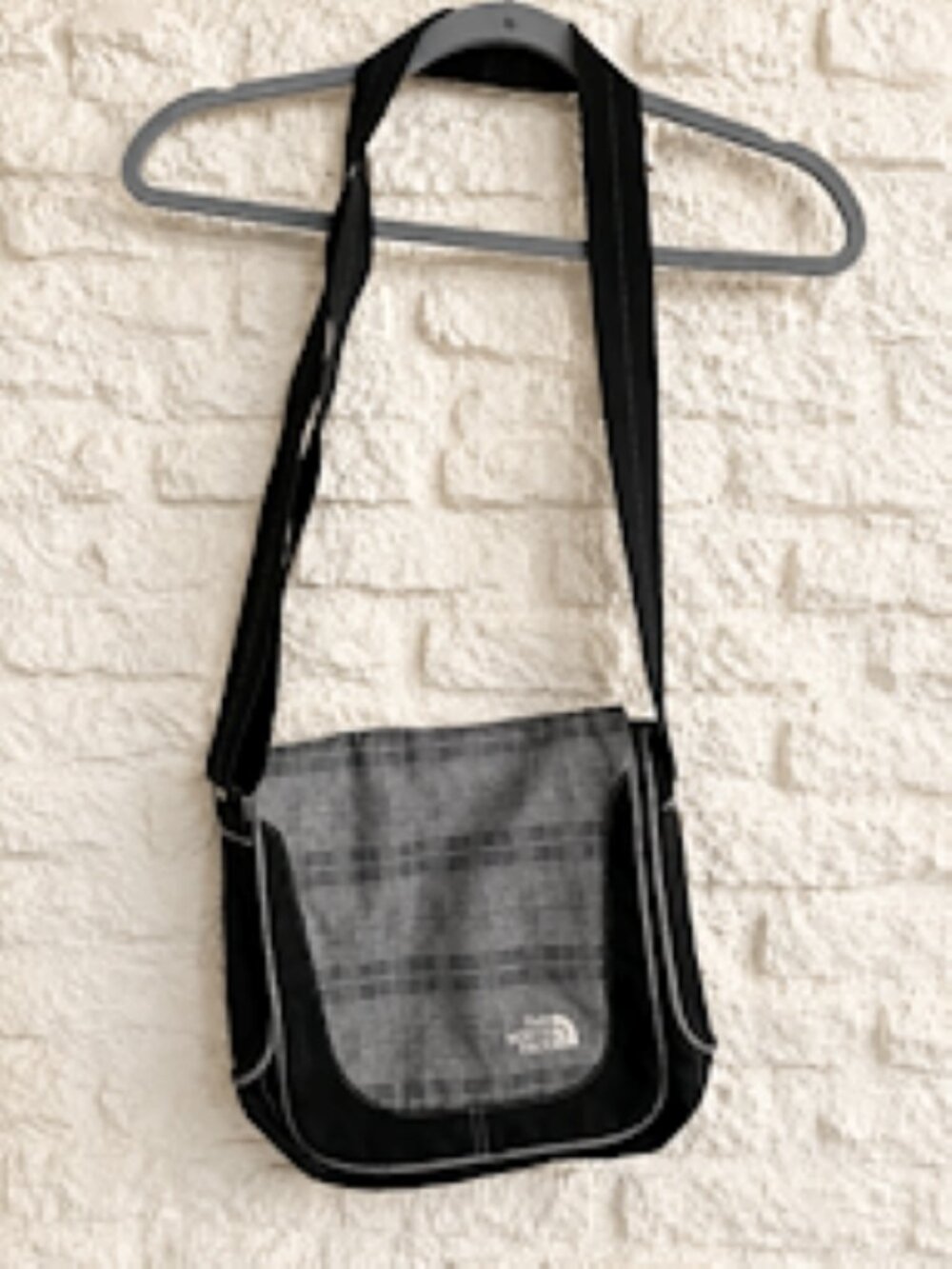 The North Face Plaid Messenger Bag Crossbody Laptop School Travel Black Green
